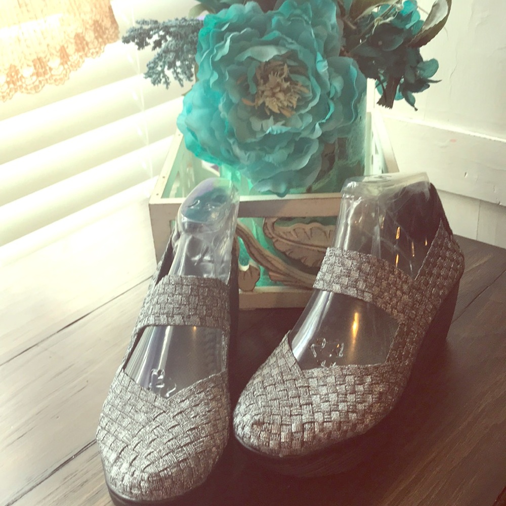 St John’s Bay silver/grey platform shoes new